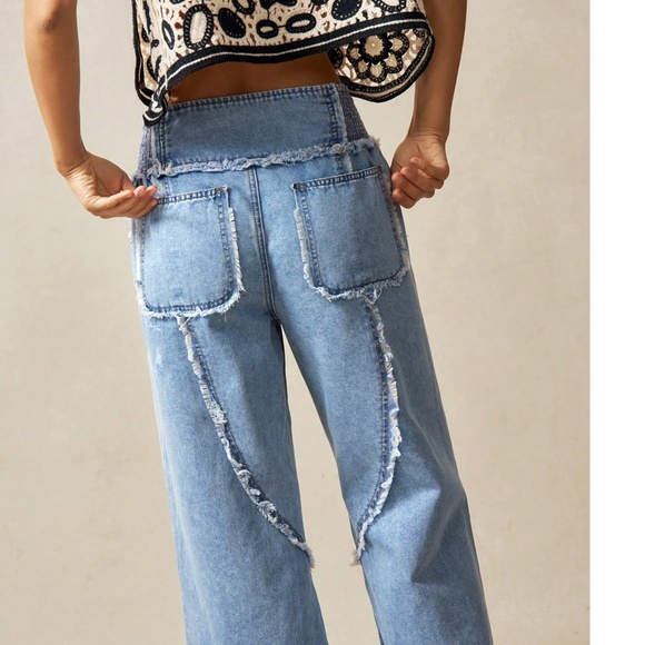 Light Wash Frayed Detail Pockets Stretchy Cropped Denim Pants - Picture 4 of 6